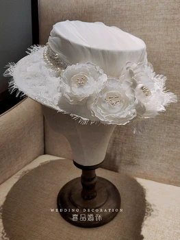Французская белая Свадебная шляпа, украшенная сеткой и жемчугом, Плоские Фетровые шляпы с цветами, Элегантные женские коктейльные Модные шоу, Формальная Фетровая шляпа 2023