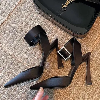 Женская модная осенняя обувь на шпильке с острым резиновым рукавом черного цвета