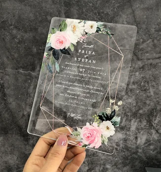 Классическое прозрачное акриловое приглашение на свадьбу с красивым цветочным оформлением